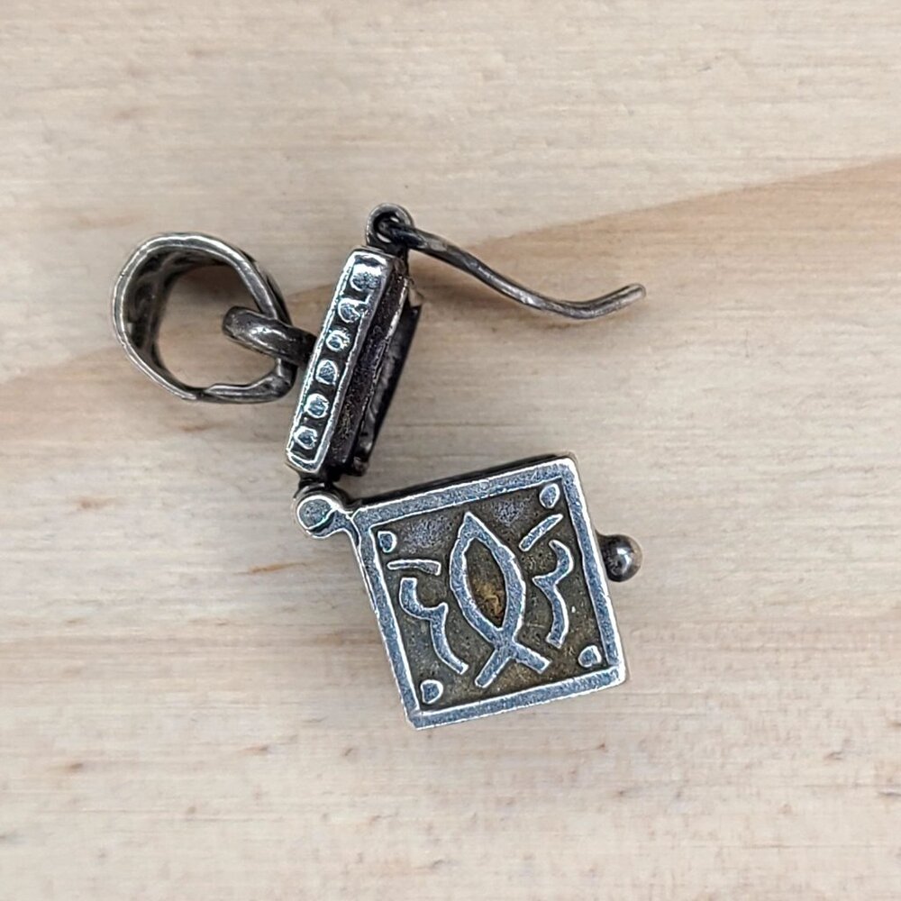 Vintage Sterling Silver 925 Hinged Prayer Box Pendant Charm 3.7g 1/2" Religious - Picture 2 of 12